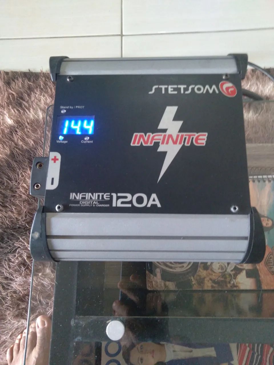 Vendo uma fonte automotiva.