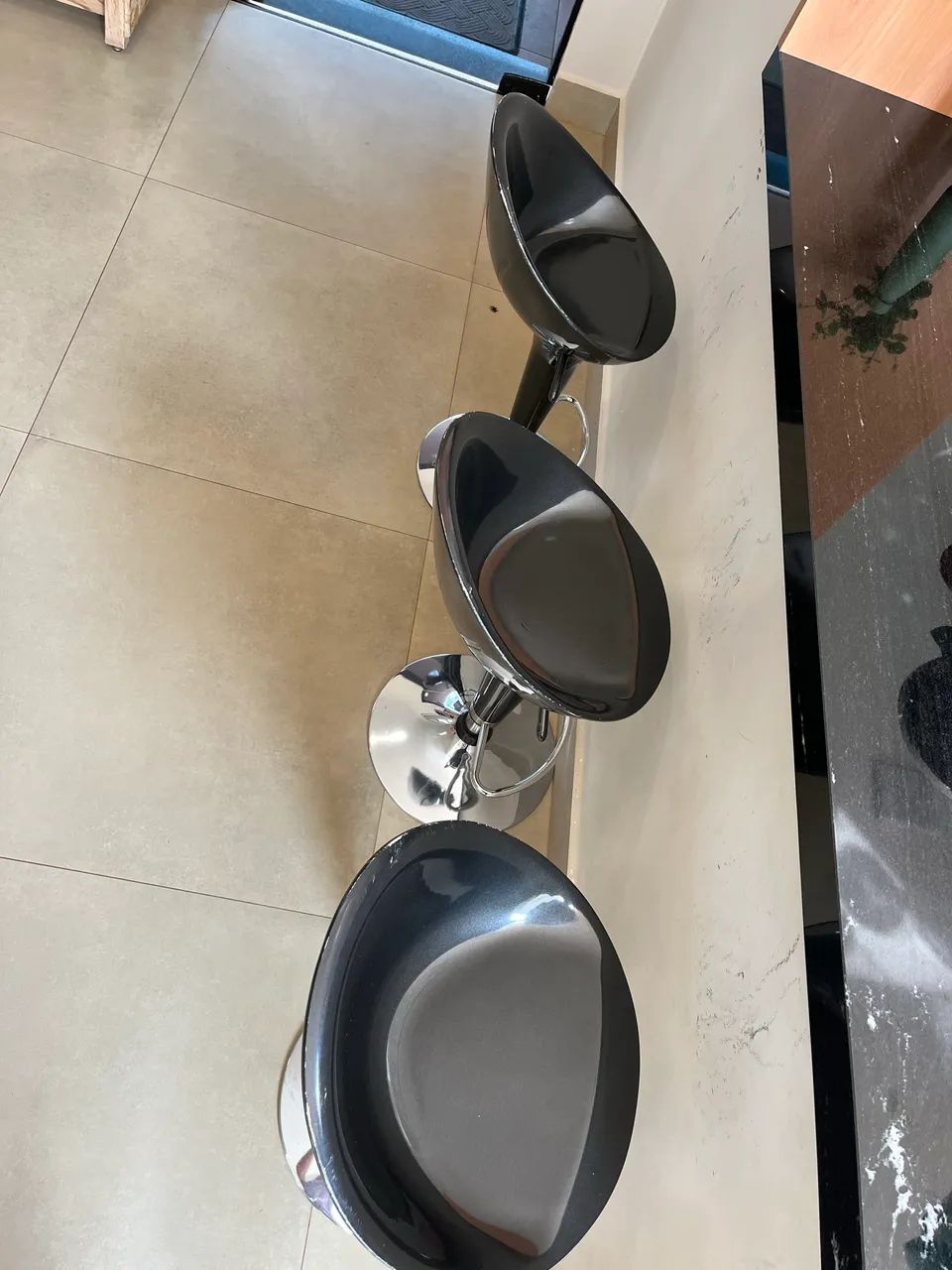 3 Banquetas preta com base inox. - Foto 3