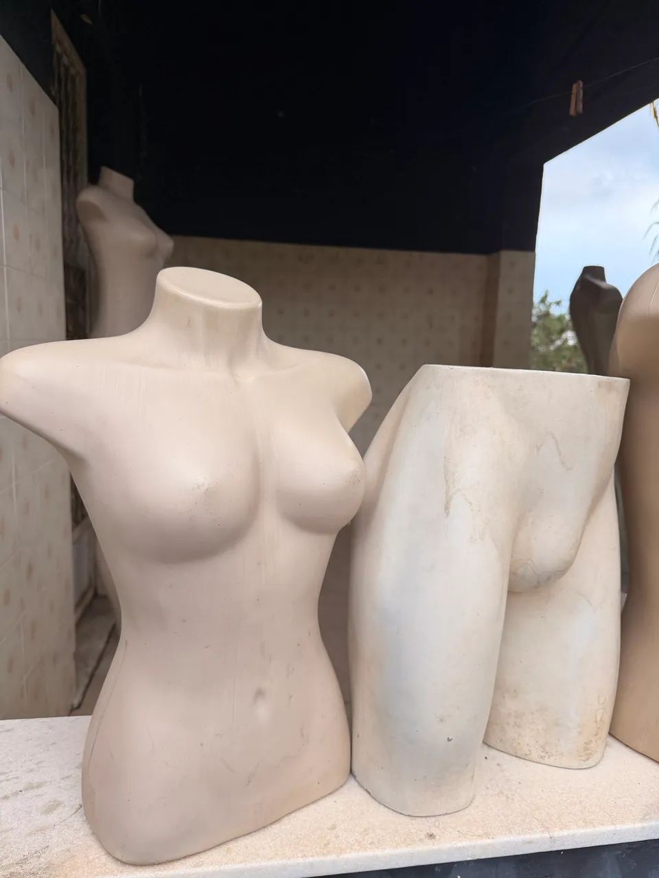 Kit com 6 Manequins para Loja - Busto e Parte Inferior - Usados - Foto 2
