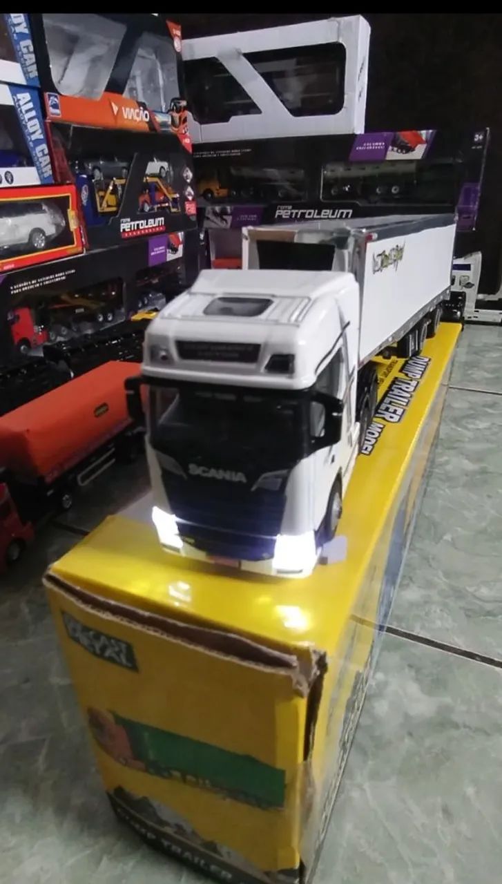 Miniatura de Carreta Baú  - Foto 2