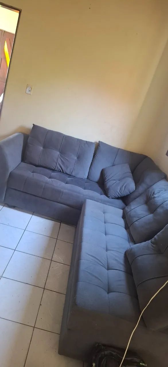Sofá semi novo de canto L