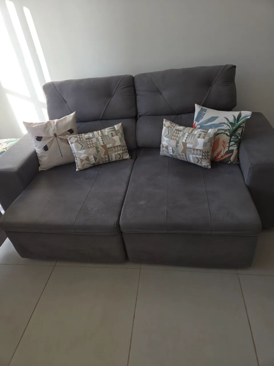Vendo sofá com menos de 1 ano de uso