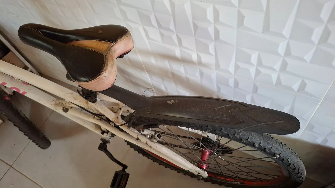 Bicicleta caloi com marcha e paralama - Foto 3