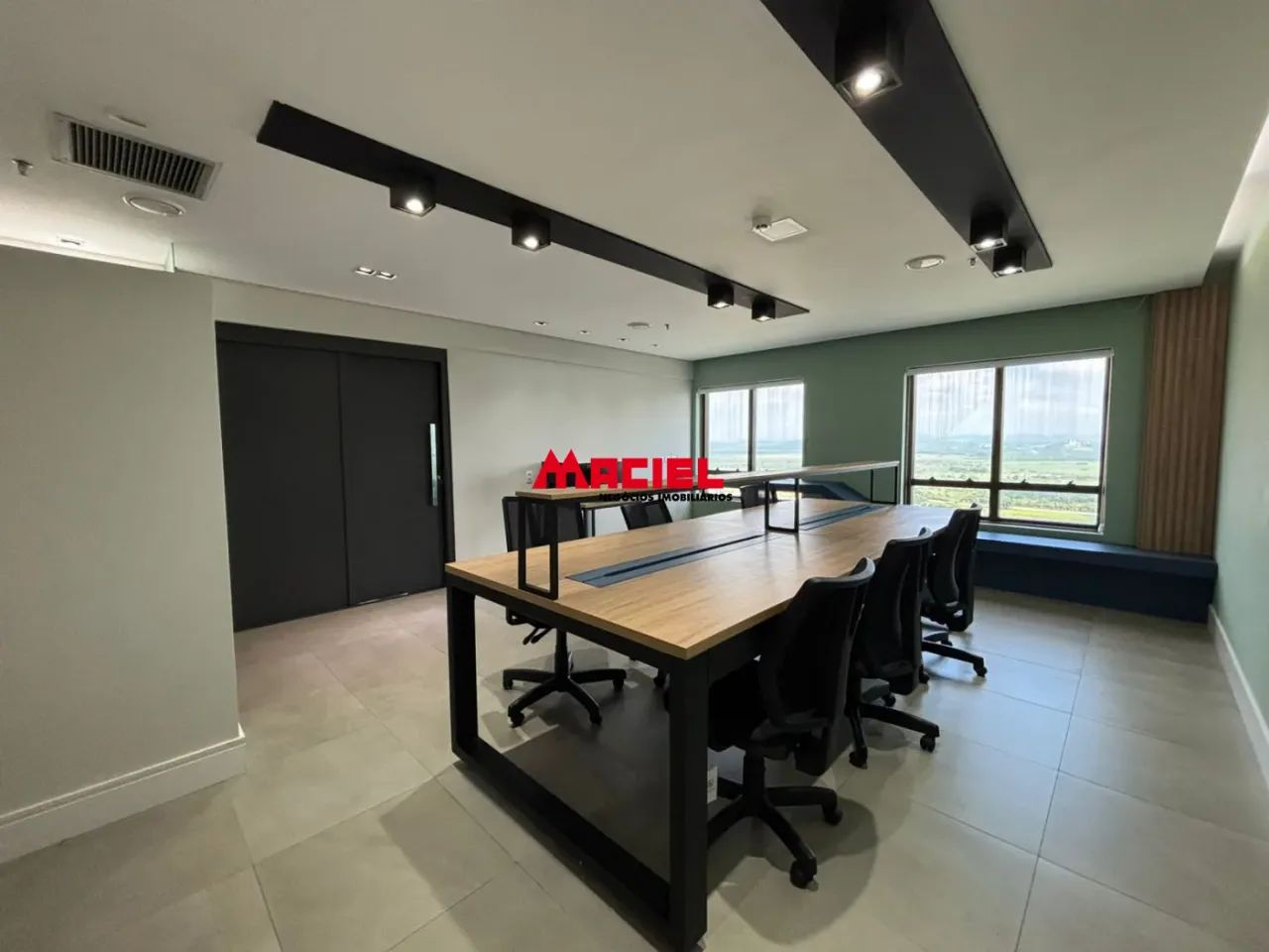 SALA A VENDA EM EXCELENTE PRÉDIO COMERCIAL NO JARDIM AQUARIUS