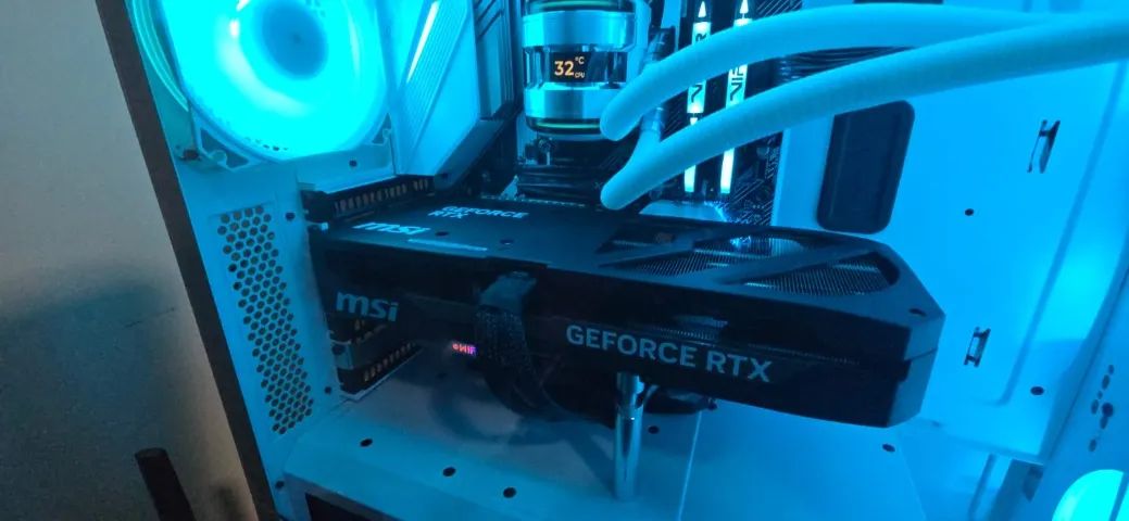 Placa de Vídeo MSI GeForce RTX 5070 Shadow 3X OC 12GB GDDR7
