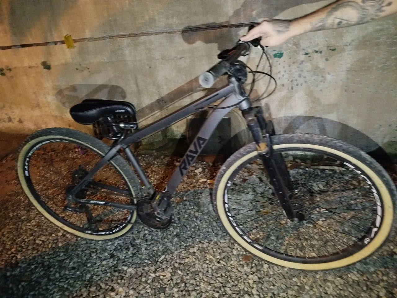 Bicicleta aro 29 usada - Foto 2