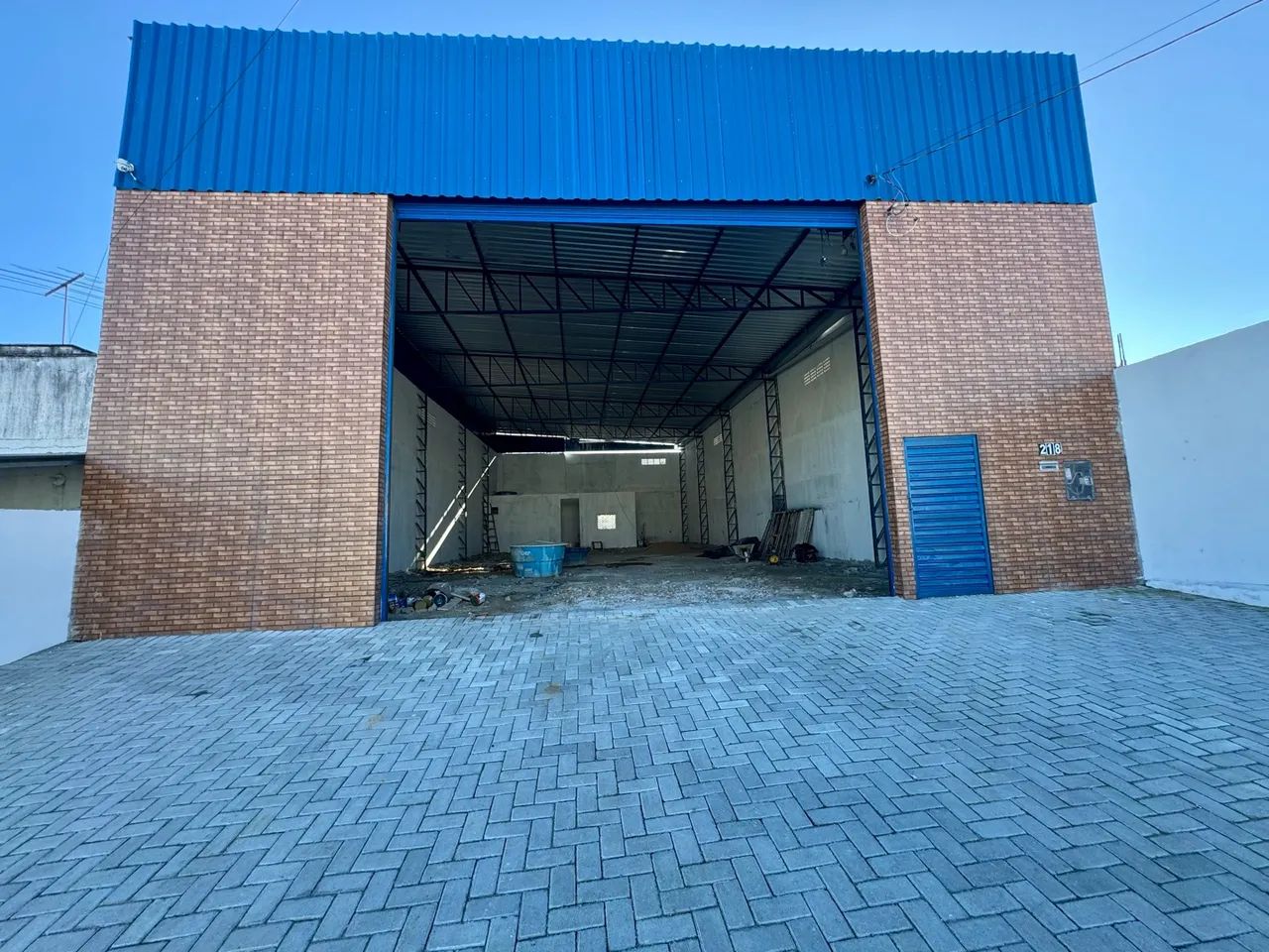 Alugo galpão amplo pr óximo à Avenida João Wallig - Foto 2