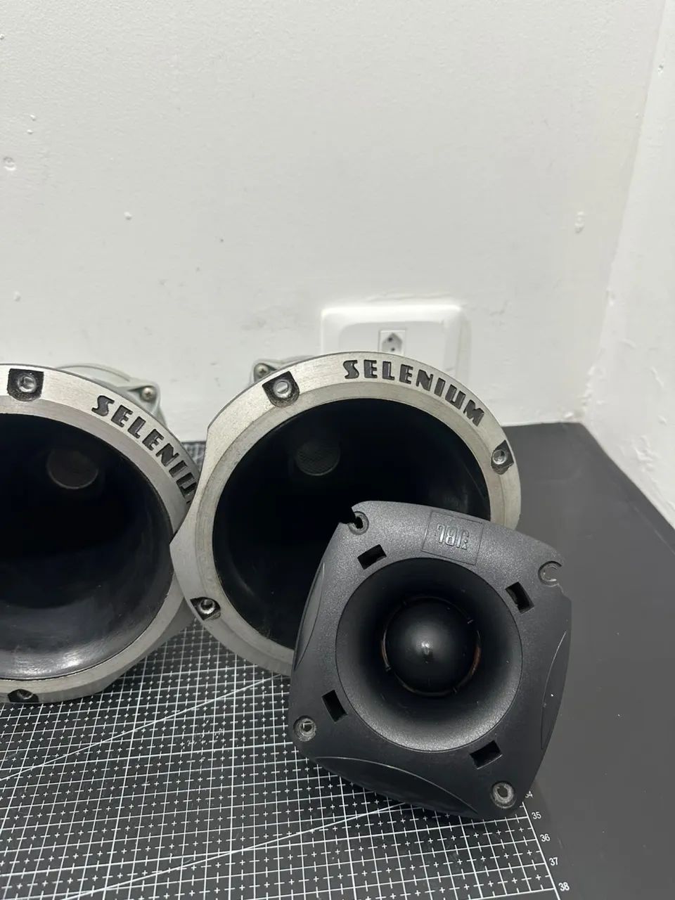 4 cornetas e 2 Tweeter