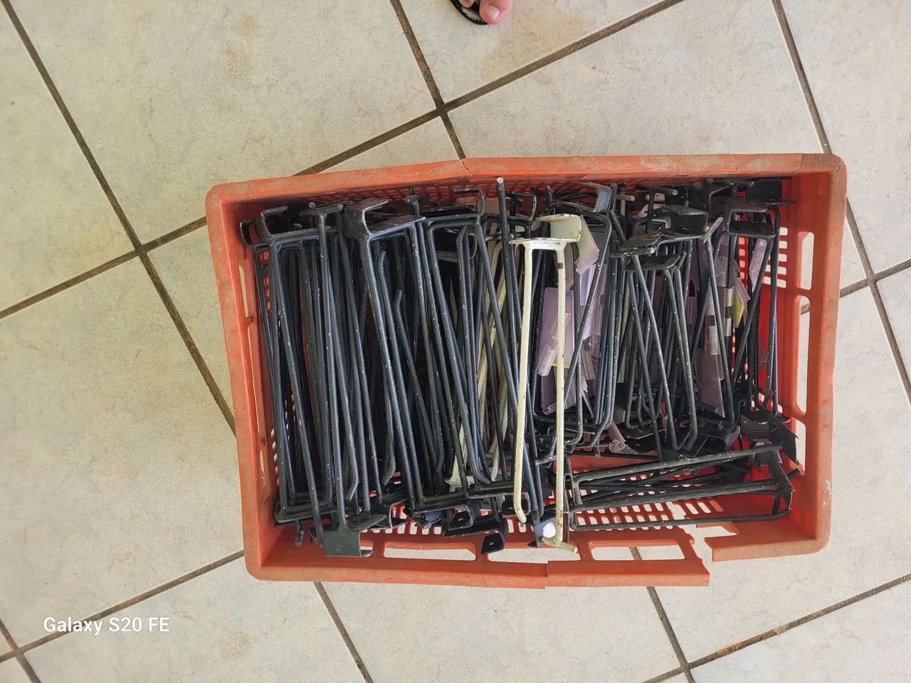 Gancho duplo para expositor tipo gondula - Foto 5