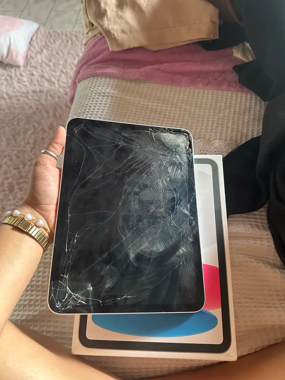 Ipad (A16) Wi-Fi - Para uso de peças - Foto 2