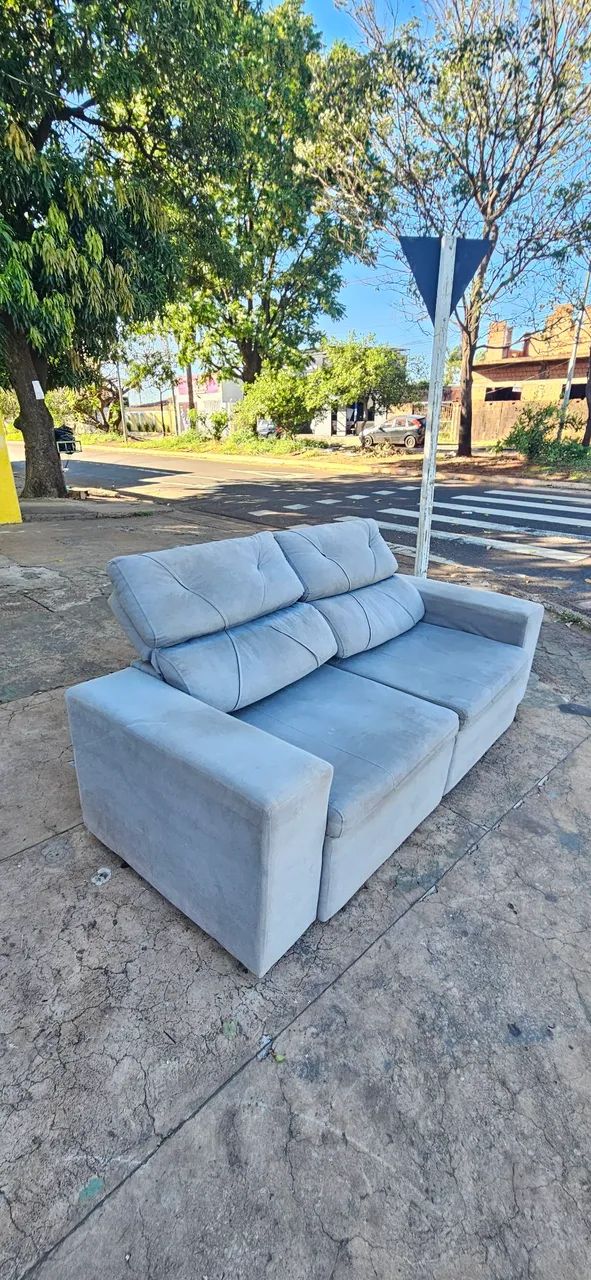 sofa retrátil e reclinável tecido suede cinza usado ENTREGA GRÁTIS! - Foto 5