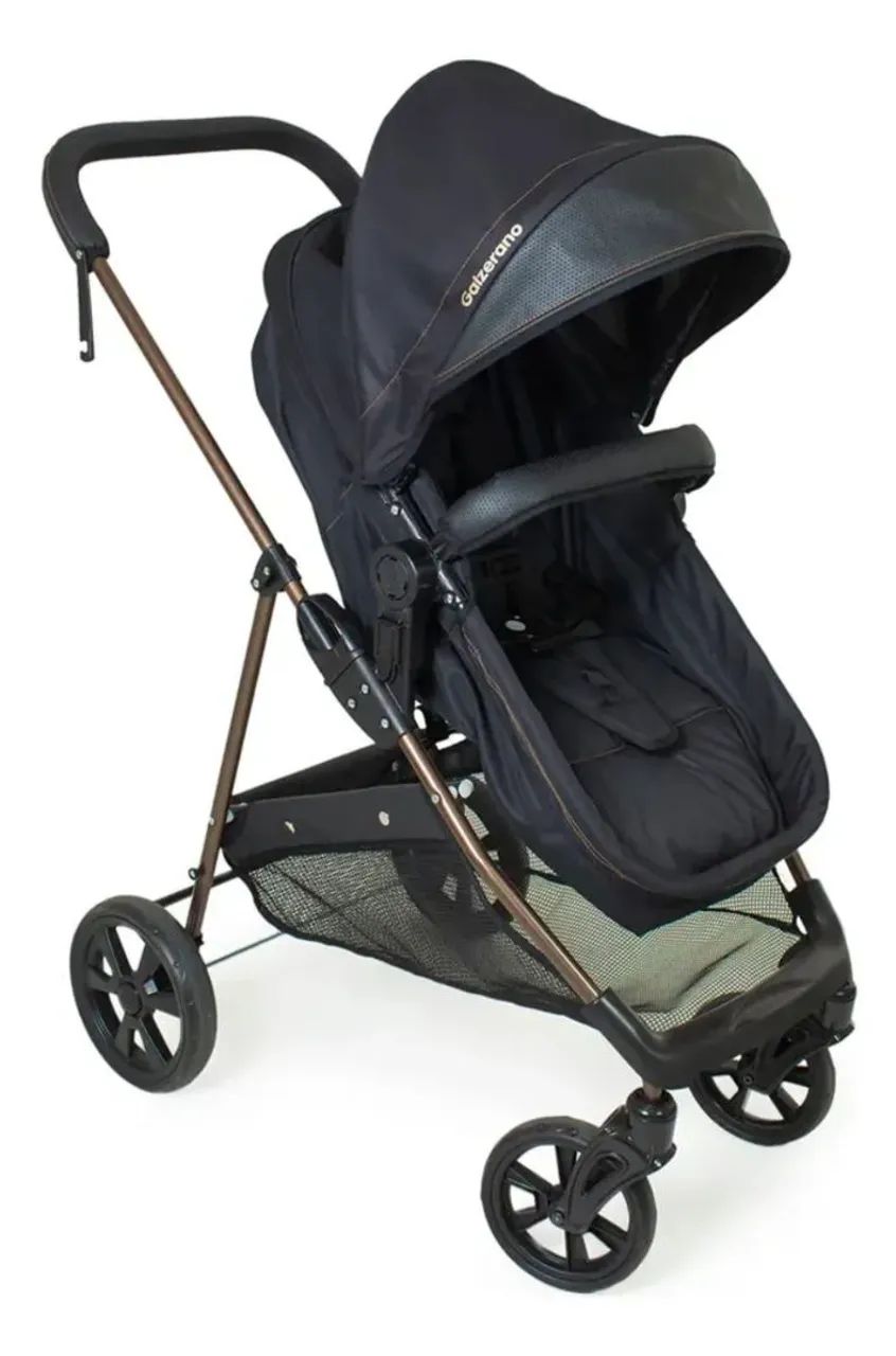 Carrinho de bebê com bebê conforto 