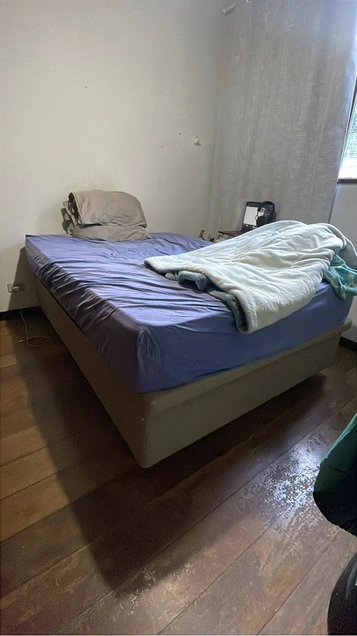 Bau queen + colchão queen