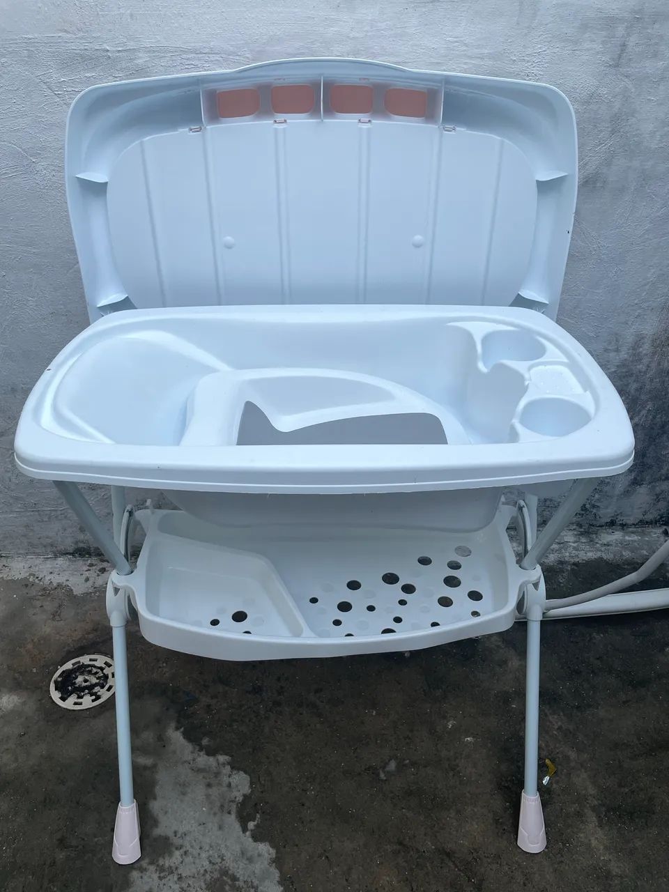 Bathtub with Changing Table64962682151554122