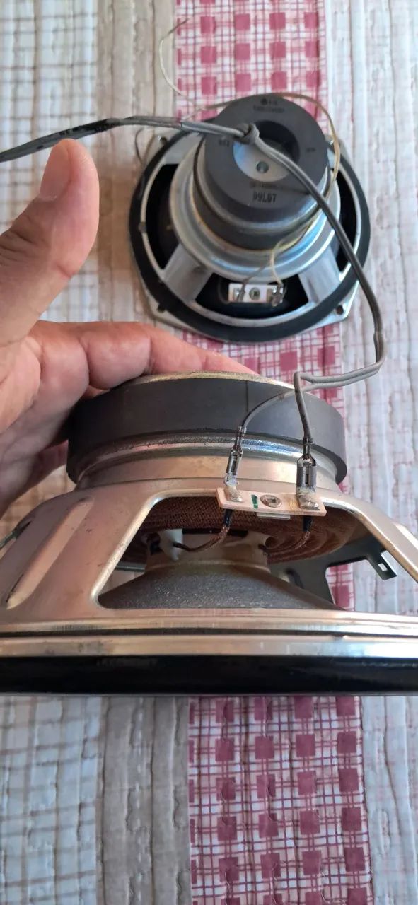 VENDO  2 ALTO-FALANTES  10   e  5  POLEGADAS    VALOR  100,00REAIS  - Foto 3