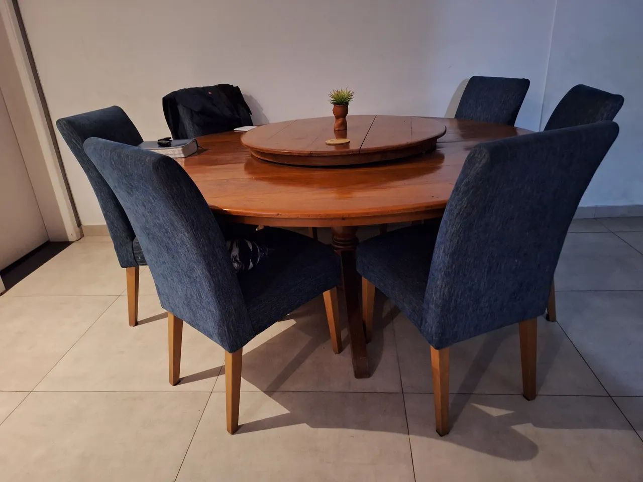 Mesa com 6 cadeiras