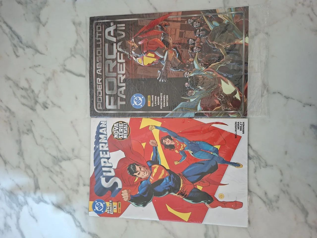 Revistas lacradas DC Comics- Superman sem limites n°1 e Poder Absoluto Força Tarefa VII