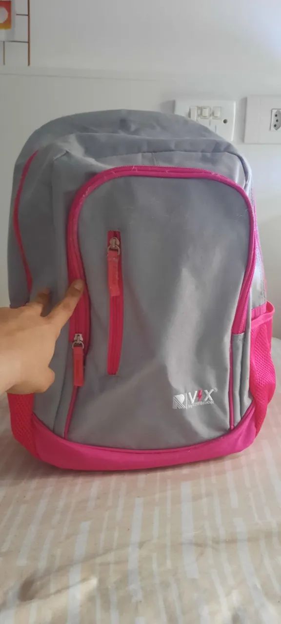 Mochila grande rosa e cinza