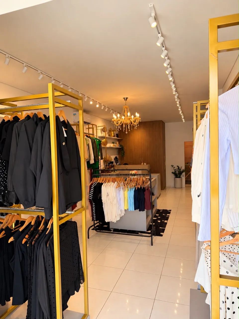 LOJA DE ROUPAS COMPLETA À VENDA - JOINVILLE/SC - Foto 2