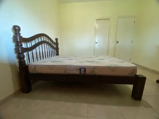 Cama de Casal em Madeira Maciça 