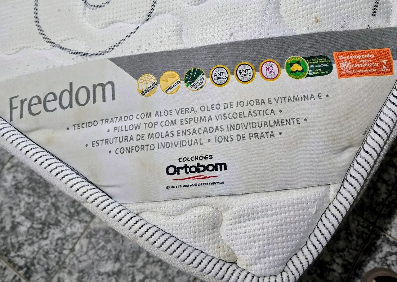 Vendo Cama Box Casal Ortobom com Brinde colcha e almofada 