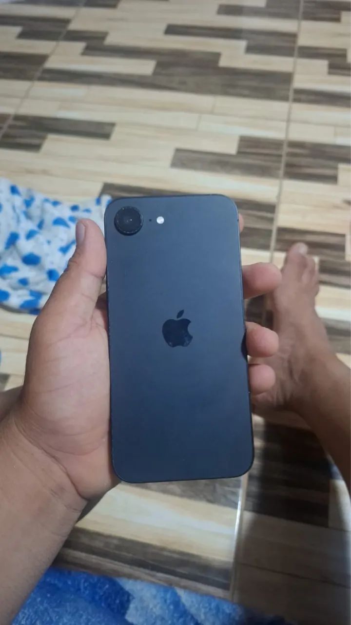 iPhone 16e