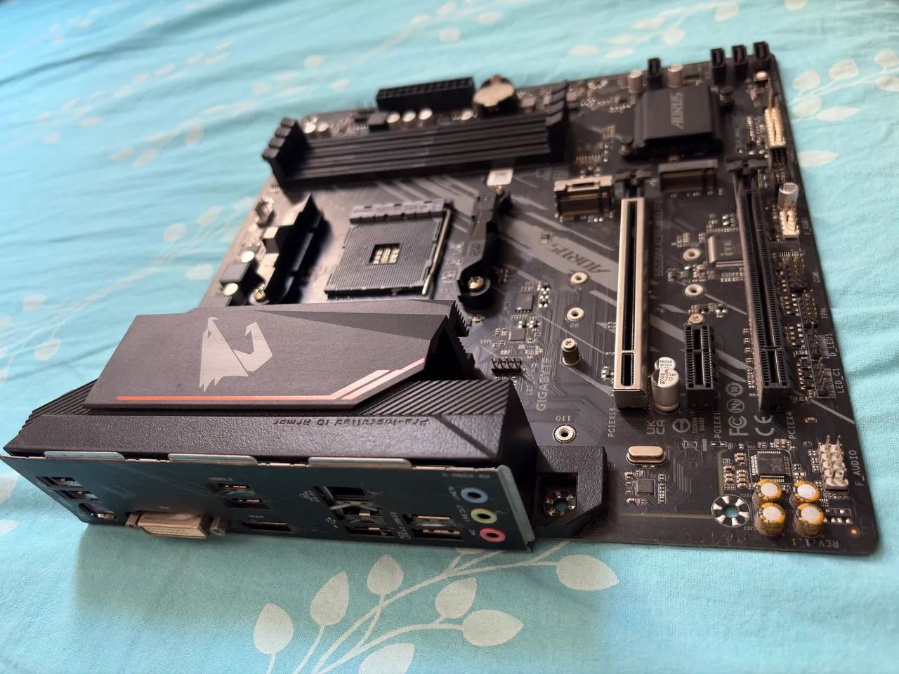 Placa mãe Gigabyte B550M AORUS Elite Rev. 1.1 - Foto 3