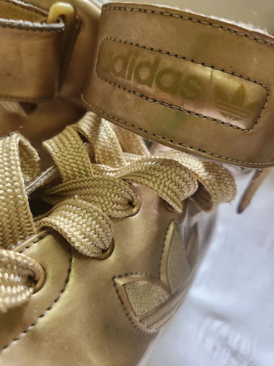 Tênis Adidas original Dourado<br>L 1,33  - Foto 4
