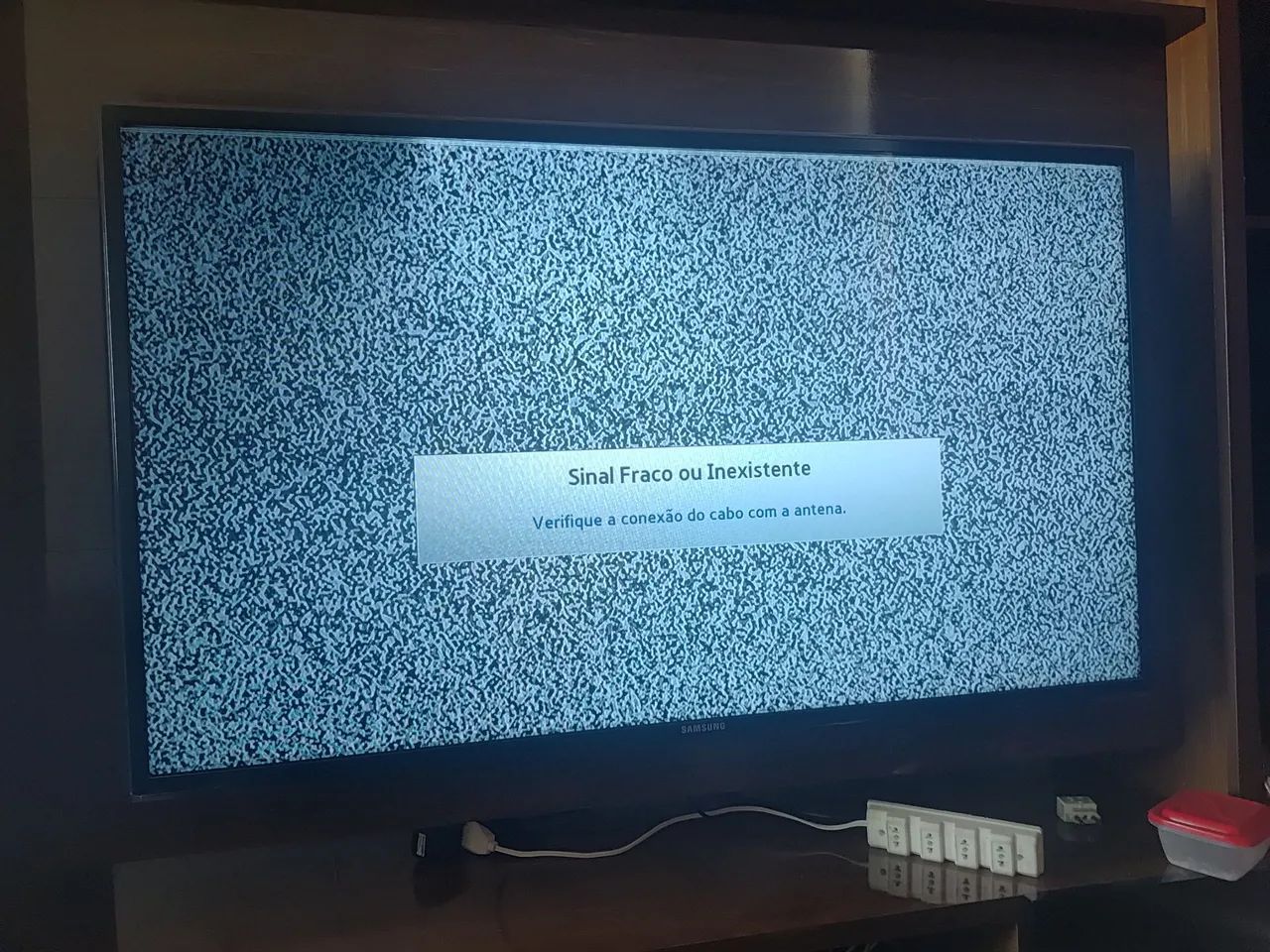 TV Samsung 47 Polegadas - Funcionando, com Detalhes na Imagem e no Som<br> - Foto 2