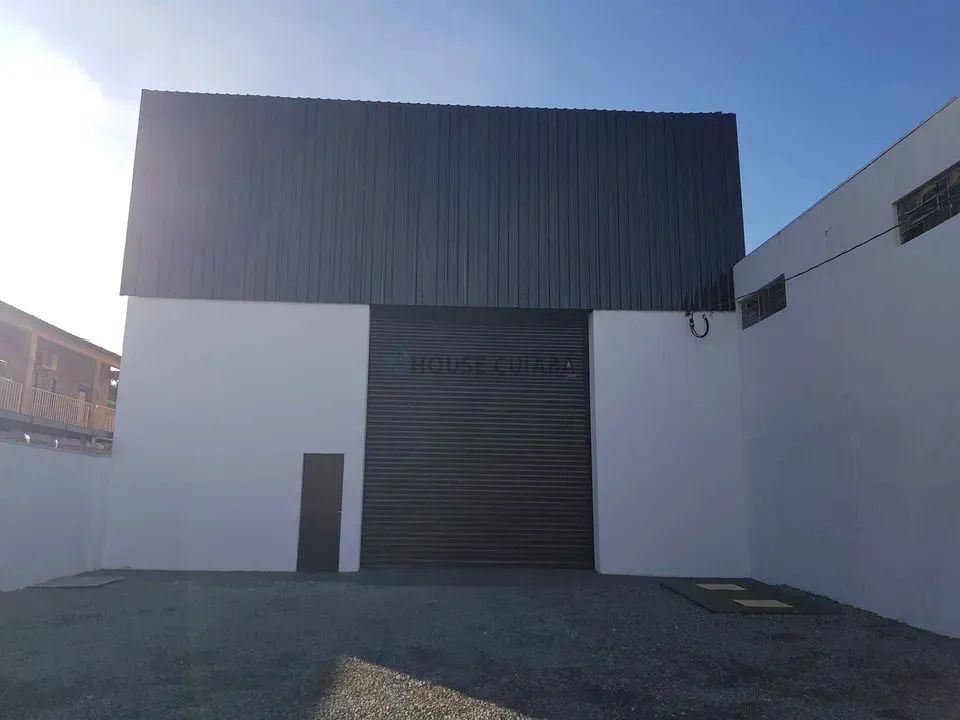 Galpão com 360 m2 de área construída - na região central de Cuiabá Mt
