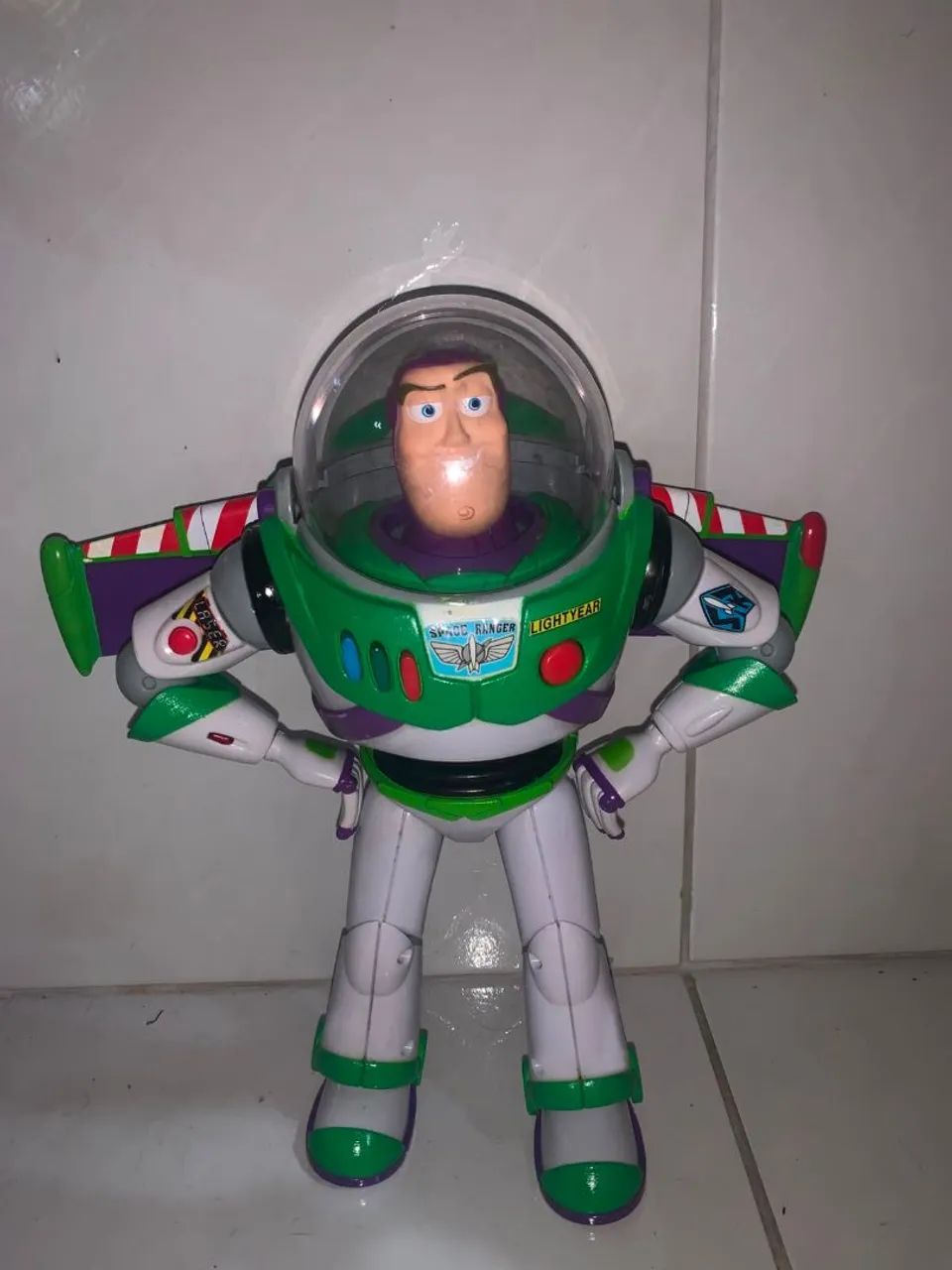 Buzz Lightyear 2010 bem conservado (funcionando)
