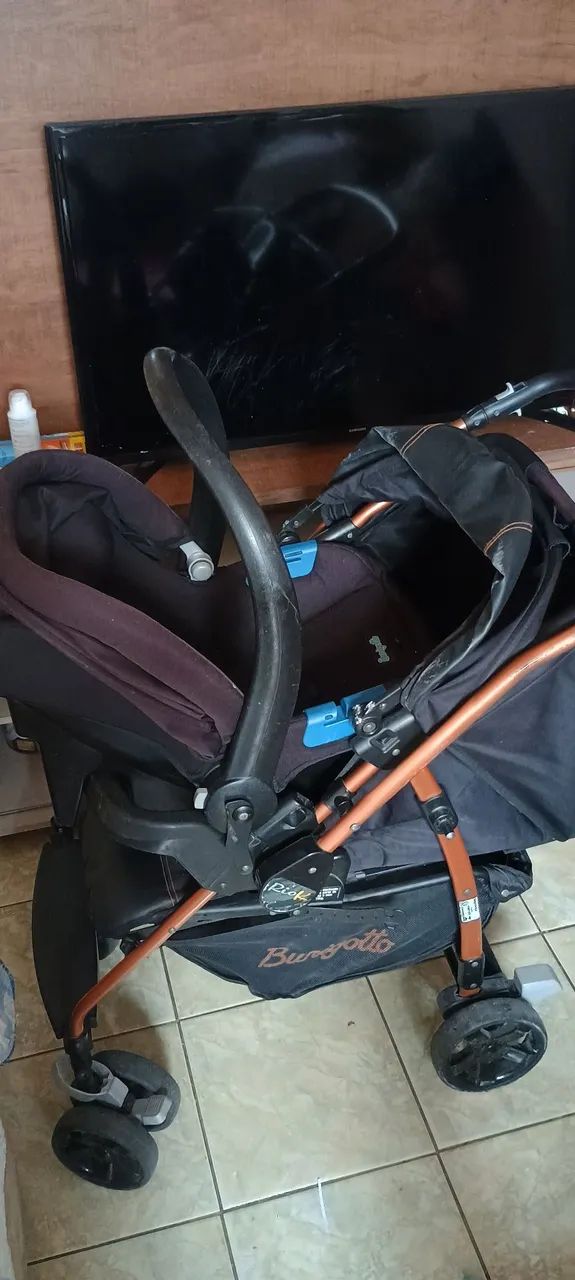 Carrinho de bebê + bebe conforto 
