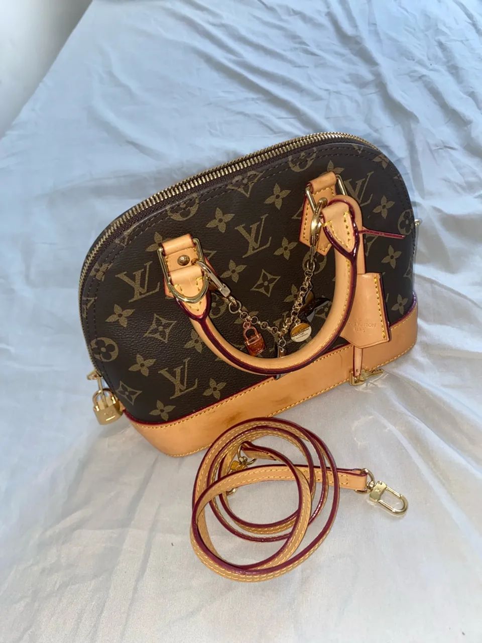 Bolsa Louis Vuitton BB Alma Original muito  abaixo do valor por conta do desgasto  