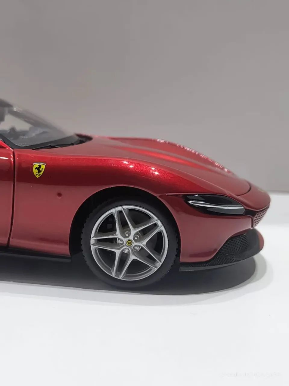 Ferrari Roma Escala 1:24 Carro de ferro 