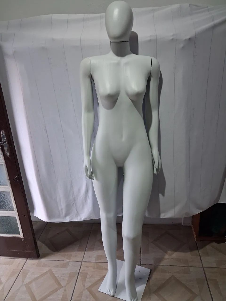 Vendo Manequim  C/ Base C 3 Braços 
