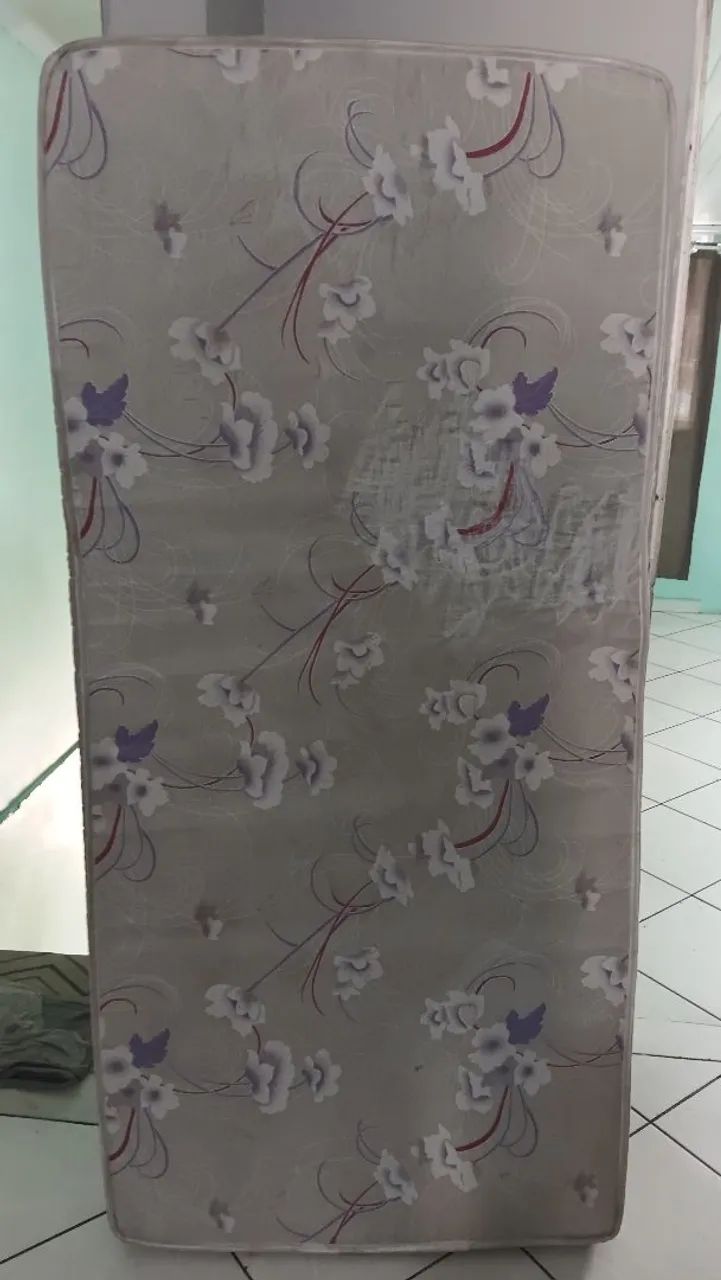 Colchão de solteiro usado