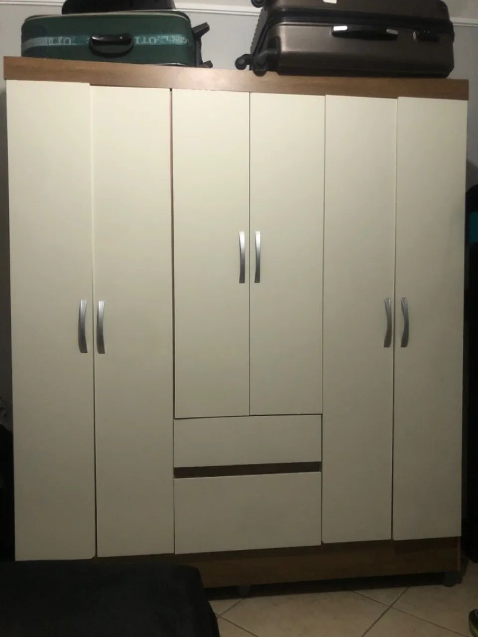 Guardar roupas de solteiro 