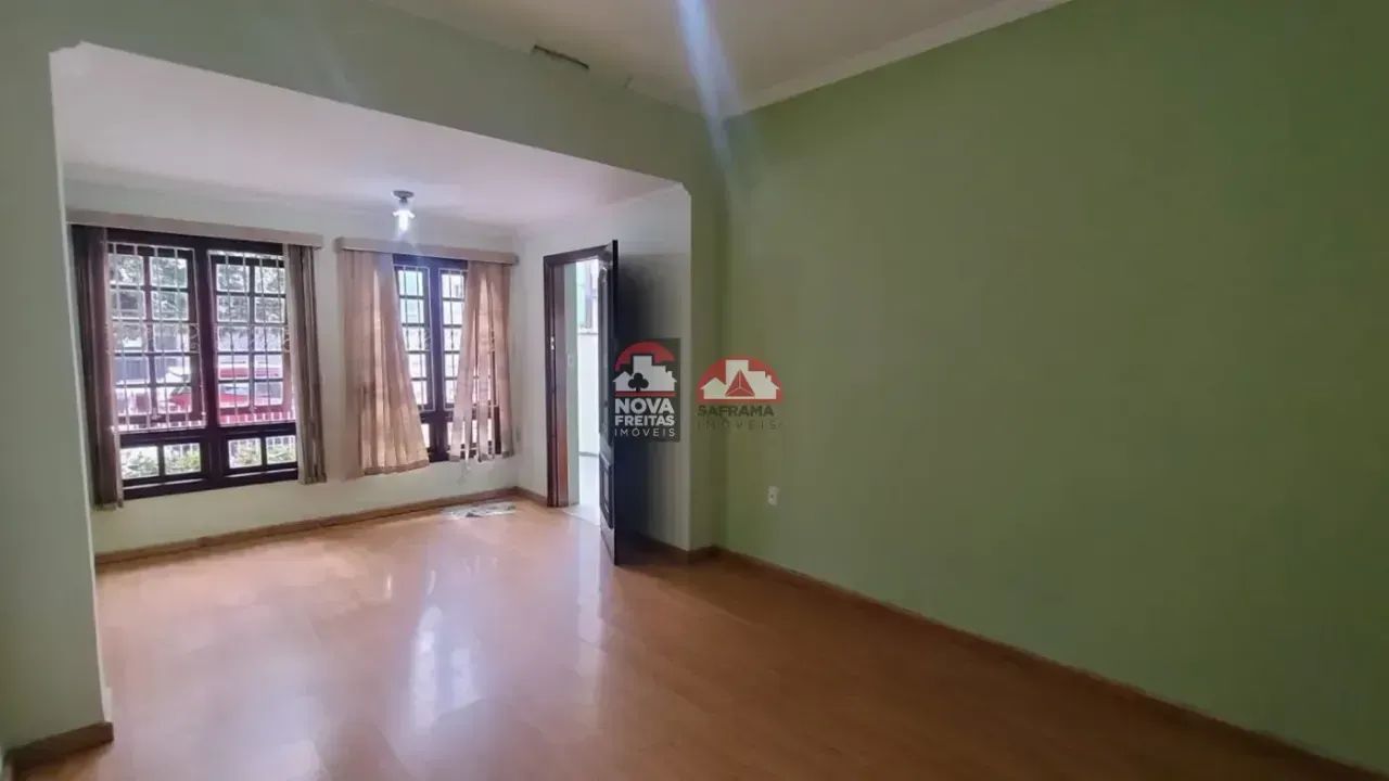 Excelente Casa à Venda no Centro de Pindamonhangaba! - Foto 5