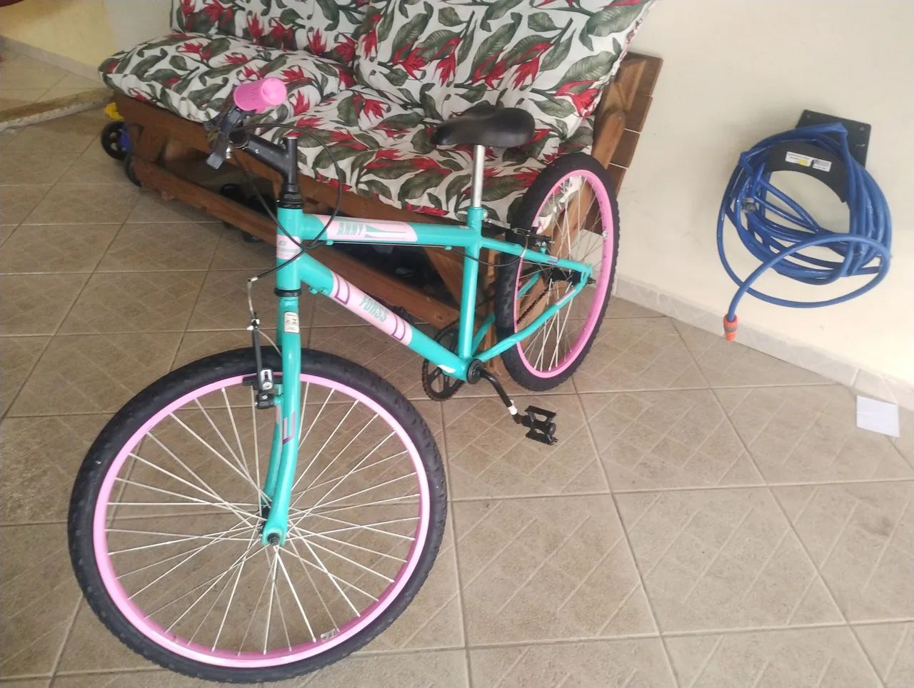 Bicicleta para menina aro 24, bem conservada 