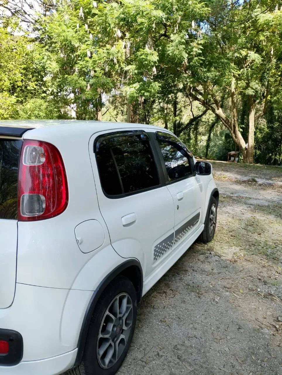 Fiat Uno Sporting 1.4 EVO Fire Flex 8V 4P 2014