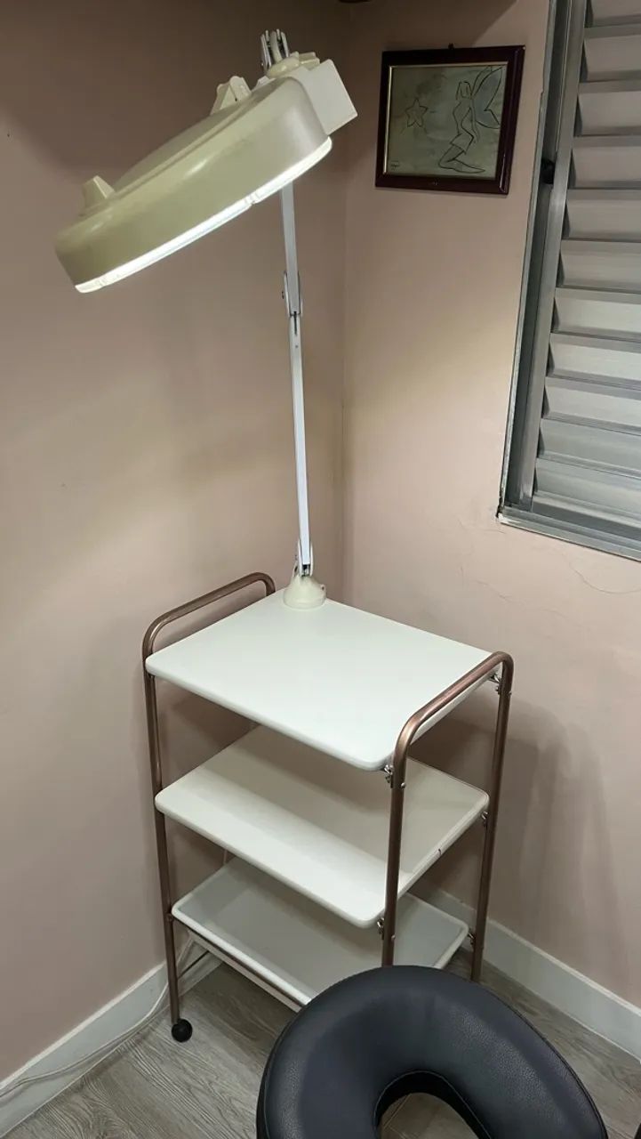 Carrinho auxiliar e lupa com led 