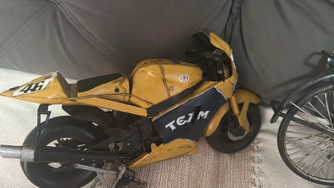 Bicicleta e motos antigas de lata  - Foto 3