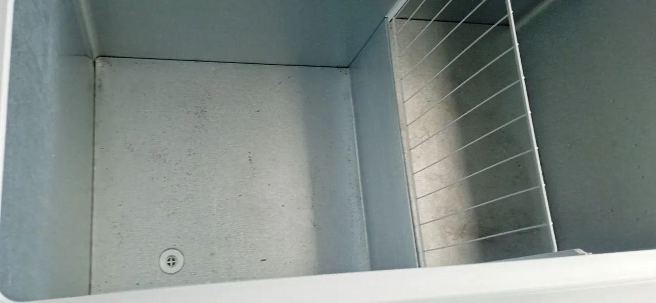 Vendo freezer hor Eletrolux H330 220 bco  - Foto 5