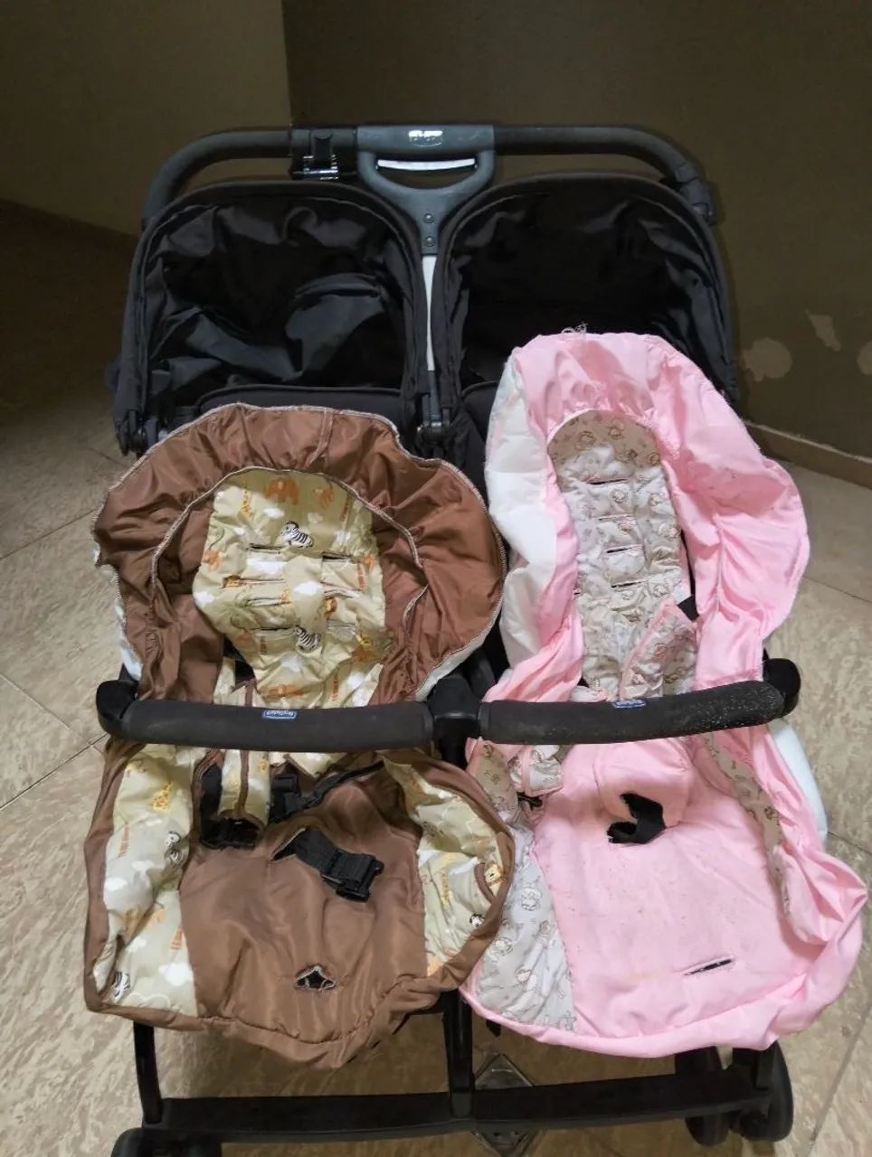 Carrinho Duplo Chicco para Bebê Gêmeos - Seminovo - Foto 2