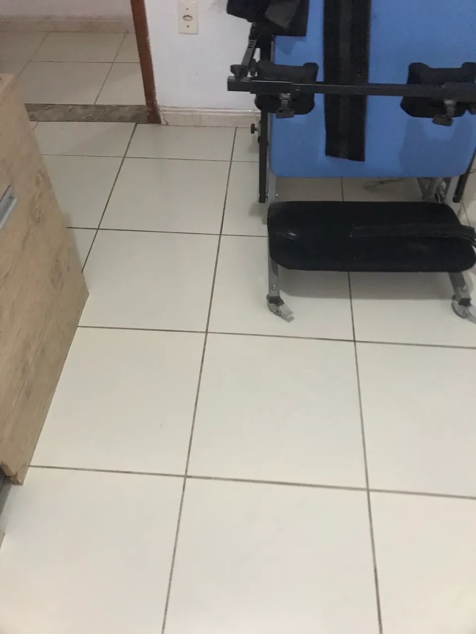 Cama terapêutica com elevação elétrica  - Foto 5