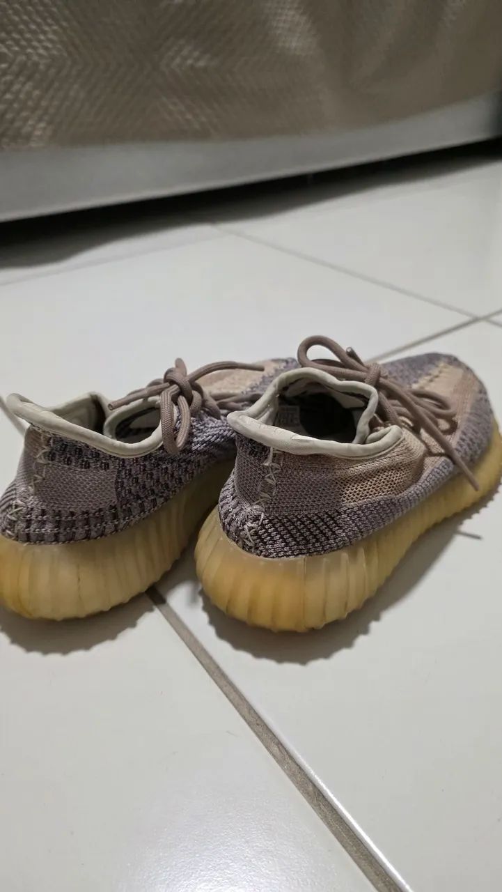 Tênis Yezzy Adidas