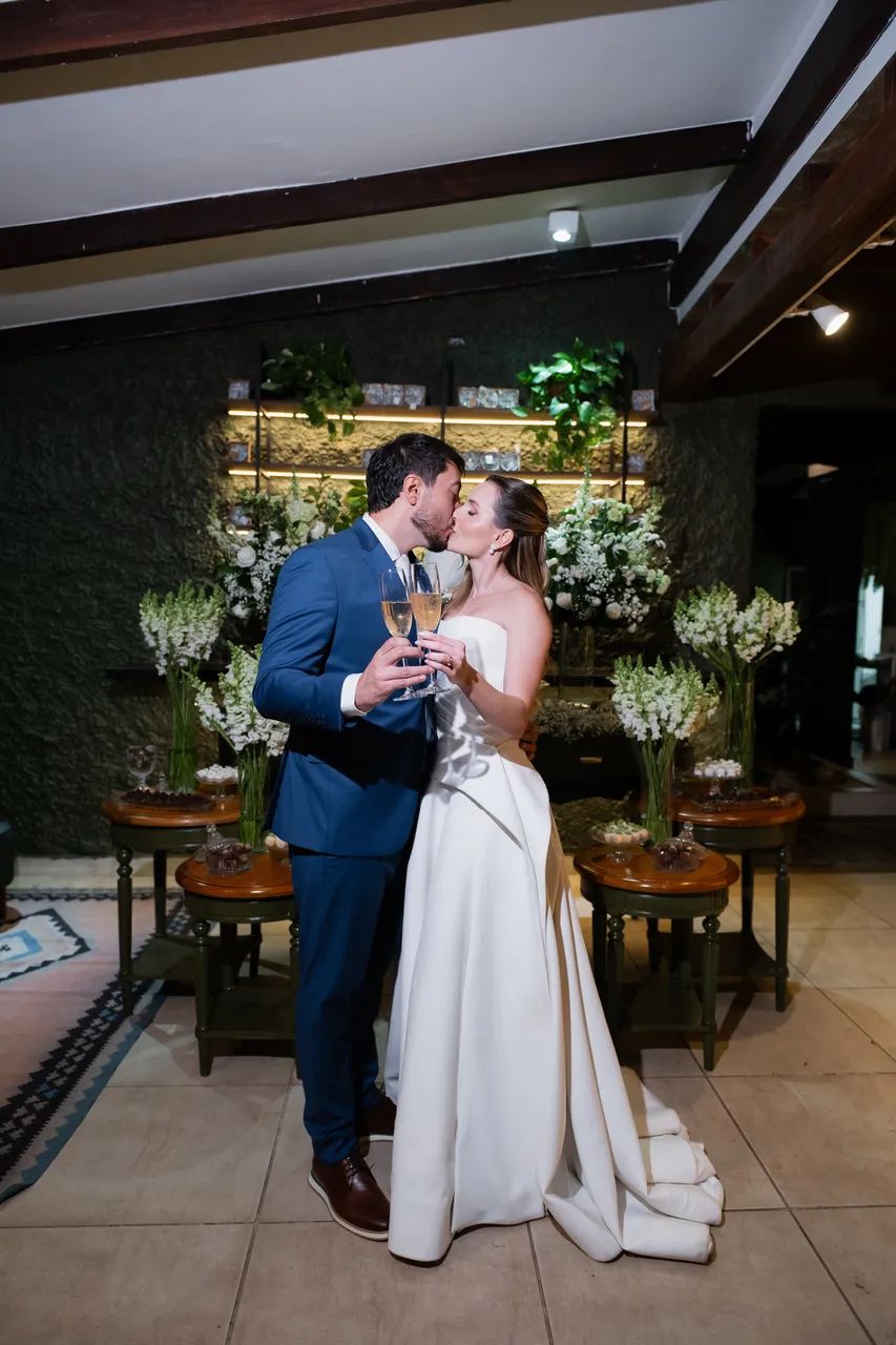 Vestido de noiva minimalista - design assimétrico e moderno - Foto 2