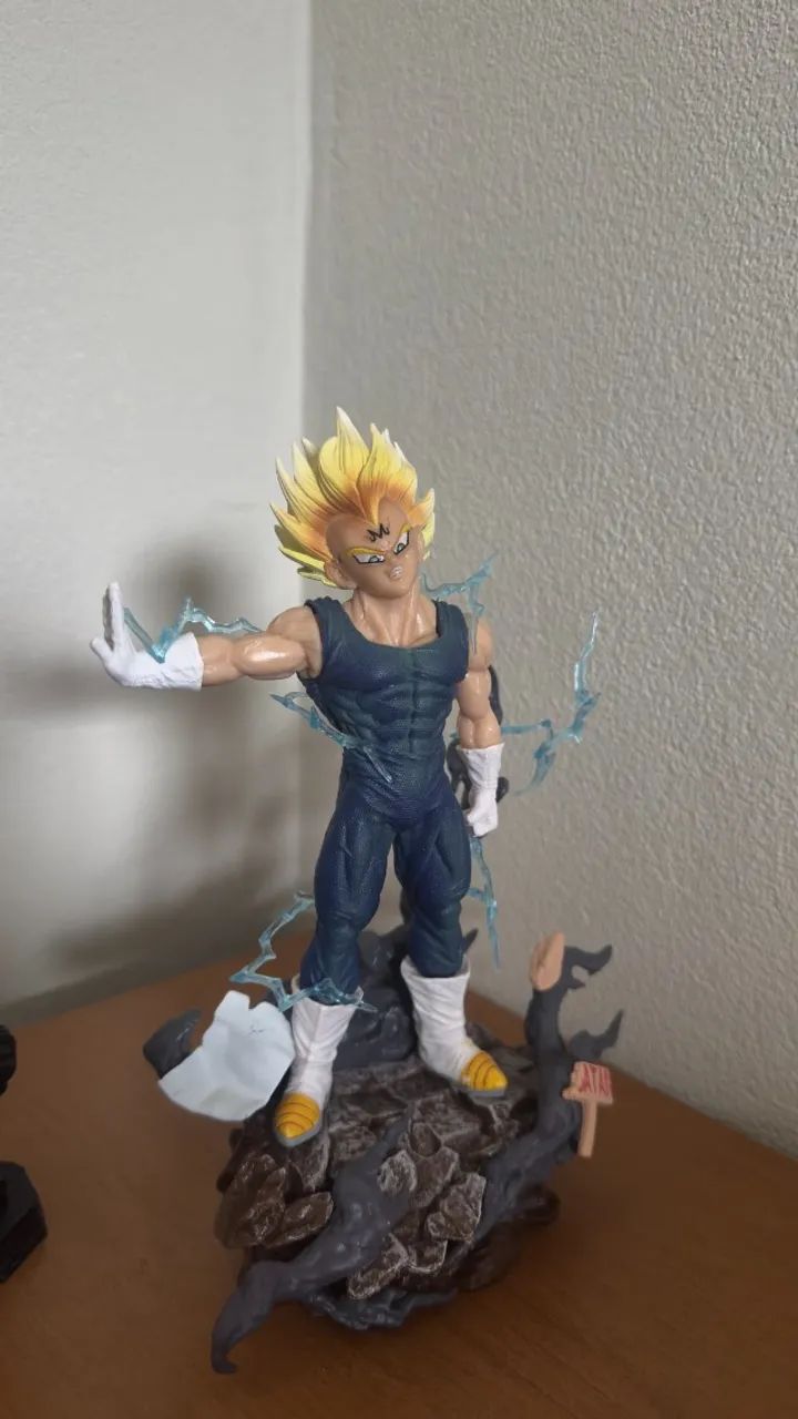 Action Figure Majin Vegeta Dragon Ball Z + Busto Extra e Base Diorama