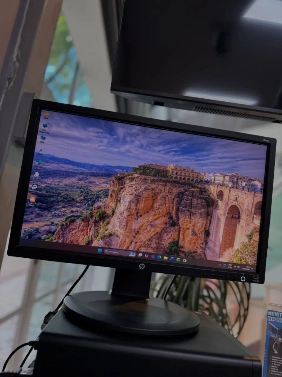 Monitor HP   Modelo: HSTND-4031- G 19? polegadas  Led 60Hz  Preto  Seminovo  (3 meses de g - Foto 2