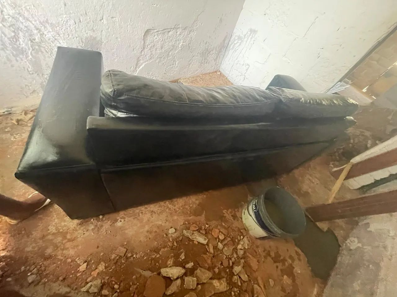 Sofá de coro simi novo  - Foto 2